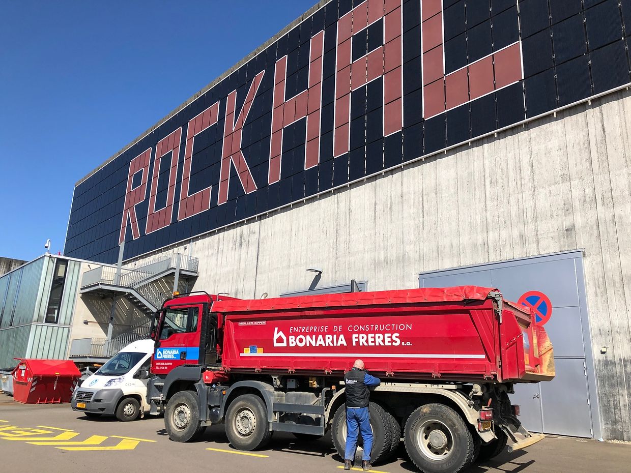 La société a été appelée pour assister l'Armée à mettre en place le centre de soins avancé d'Esch/Belval. 