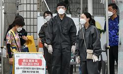 Government officials wearing protective clothing stand at a temporary check point to restrict access to the Sarang Jeil Church in Seoul on August 17, 2020. - Thousands of Protestant church members in Seoul have been asked to quarantine, South Korean authorities said on August 17, as the country battles virus clusters linked to religious groups. A total of 315 cases linked to the Sarang Jeil Church had been confirmed so far, officials said, making it one of the biggest clusters so far, and around 3,400 members of the congregation had been asked to quarantine. (Photo by Jung Yeon-je / AFP)