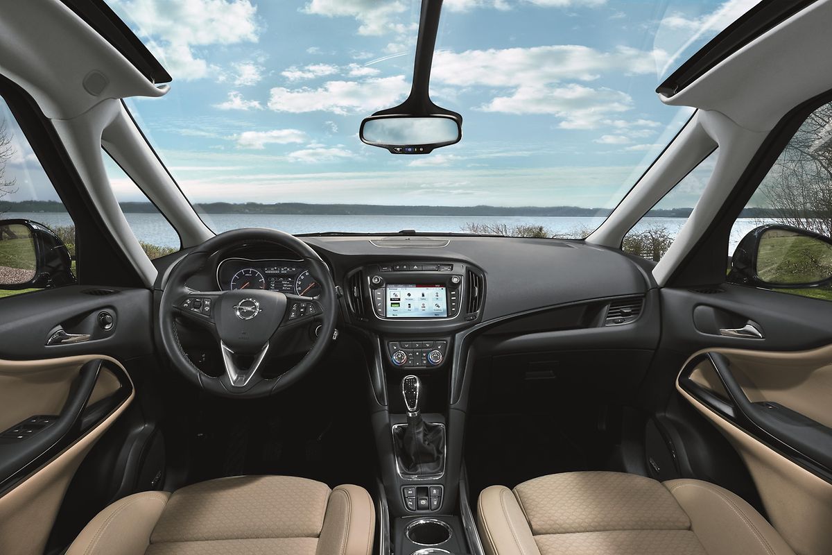 Lounge-Atmosphäre und viele Stauraum-Lösungen: Auch die inneren Werte des Opel Zafira wurden gesteigert.