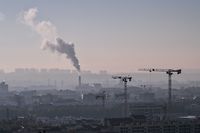 Imagem capturada a 15 de outubro de 2021 mostra uma nuvem de poluição sobre Lyon, França 