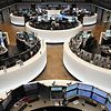 Gewinnsprung dank turbulenter Märkte: Deutsche Börse hebt Prognose an
