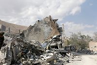 This picture taken on April 14, 2018 shows the wreckage of a building described as part of the Scientific Studies and Research Centre compound in the Barzeh district, north of Damascus, during a press tour organised by the Syrian information ministry.
The United States, Britain and France launched strikes against Syrian President Bashar al-Assad's regime early on April 14 in response to an alleged chemical weapons attack after mulling military action for nearly a week. Syrian state news agency SANA reported several missiles hit a research centre in Barzeh, north of Damascus, "destroying a building that included scientific labs and a training centre". / AFP PHOTO / Louai Beshara