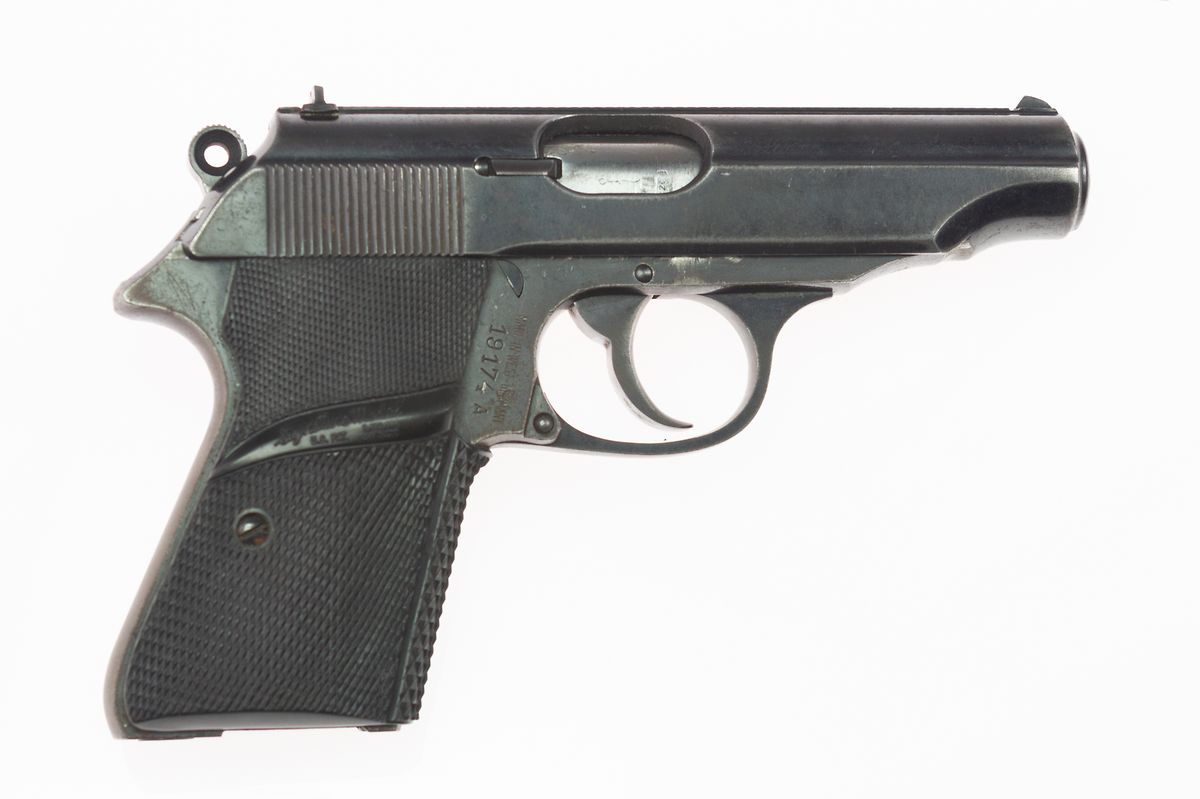 Bei der Waffe handelt es sich um eine Walther PP.