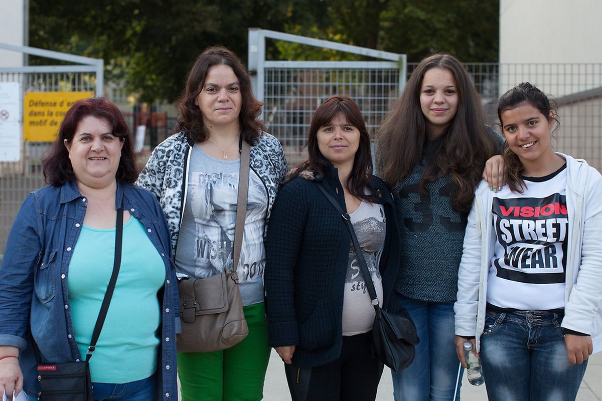 Maria Santos, Fátima Marques, Vera Moreira e uma amiga e a filha mais velha levaram as crianças à escola do Brill