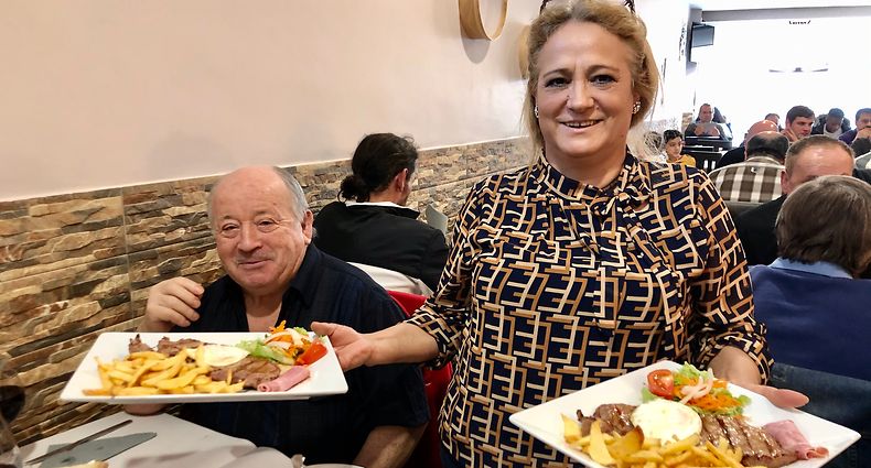 Lurdes Cordeiro serve diariamente com enorme satisfação os seus clientes 