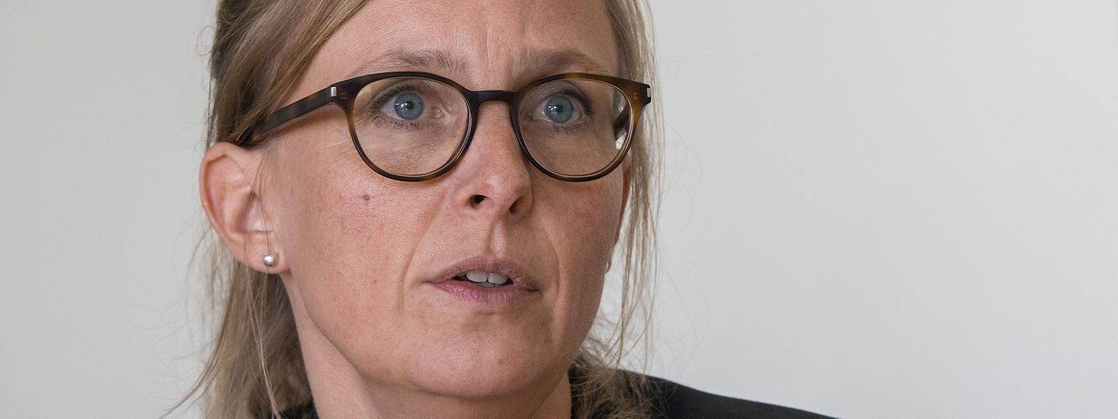 Présidente du Fonds du logement, Diane Dupont indique que des réflexions sont en cours pour revoir les règles définissant les critères d'accessibilité des projets créés par le principal bailleur social du pays.  