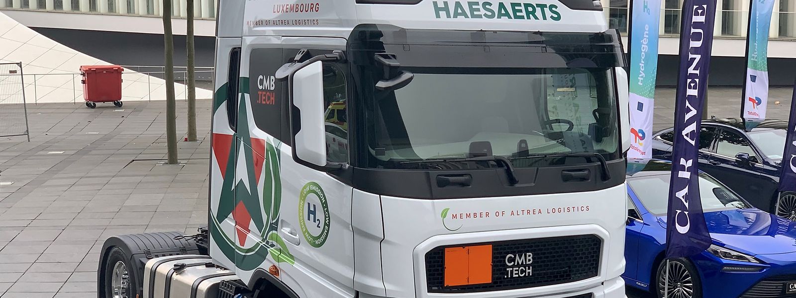 Haesaerts, transporteur routier luxembourgeois, a profité de la conférence pour annoncer la mise en service de leur premier véhicule dual fuel carburant à l'hydrogène et au diesel. 