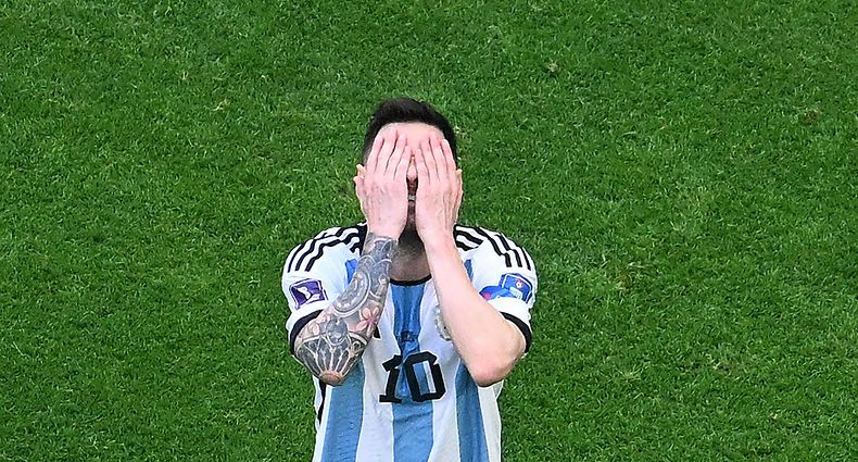 TOPSHOT - ALTERNATIVE CROP - Argentina's forward #10 Lionel Messi reacts during the Qatar 2022 World Cup Group C football match between Argentina and Saudi Arabia at the Lusail Stadium in Lusail, north of Doha on November 22, 2022. (Photo by Antonin THUILLIER / AFP)