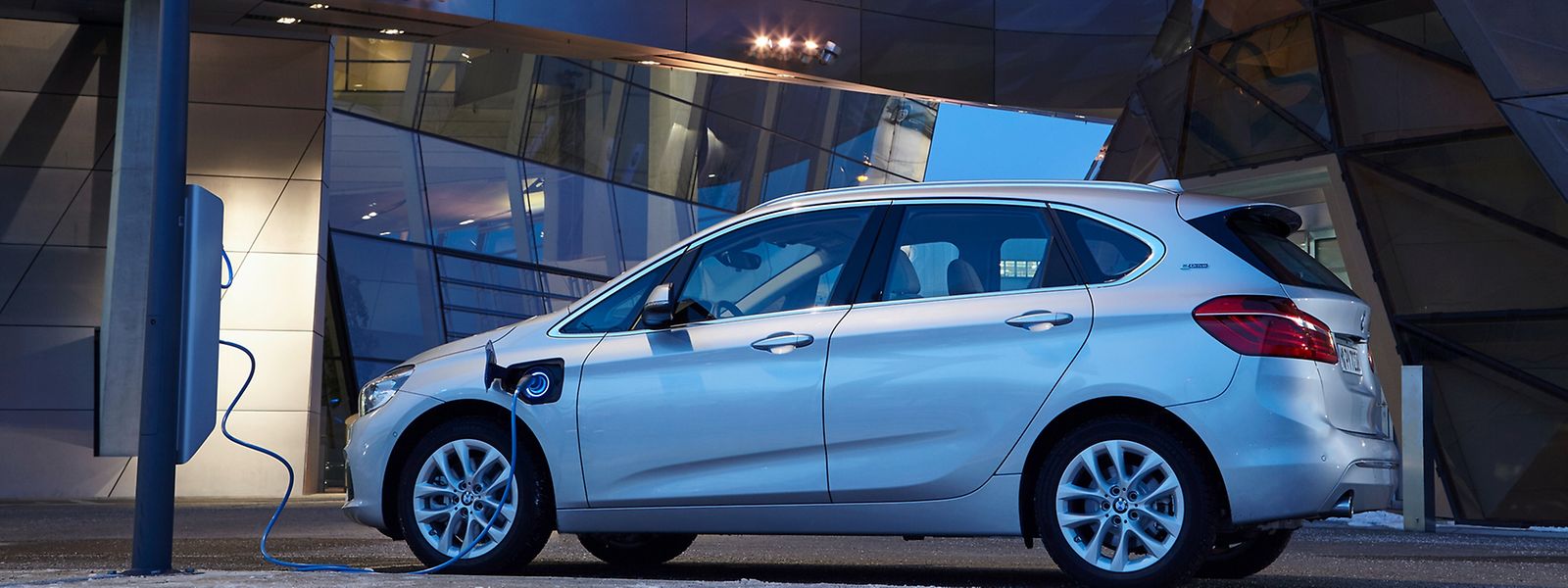 Für den 225xe verspricht BMW eine elektrische Reichweite von bis zu 41 Kilometern.