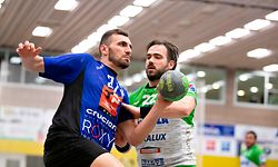 Armin Zekan (Duedelingen l.) gegen Marko Stupar (Berchem r.) / Handball, Axa League Maenner, Berchem - Duedelingen / 31.03.2021 / Crauthem / Foto: Christian Kemp