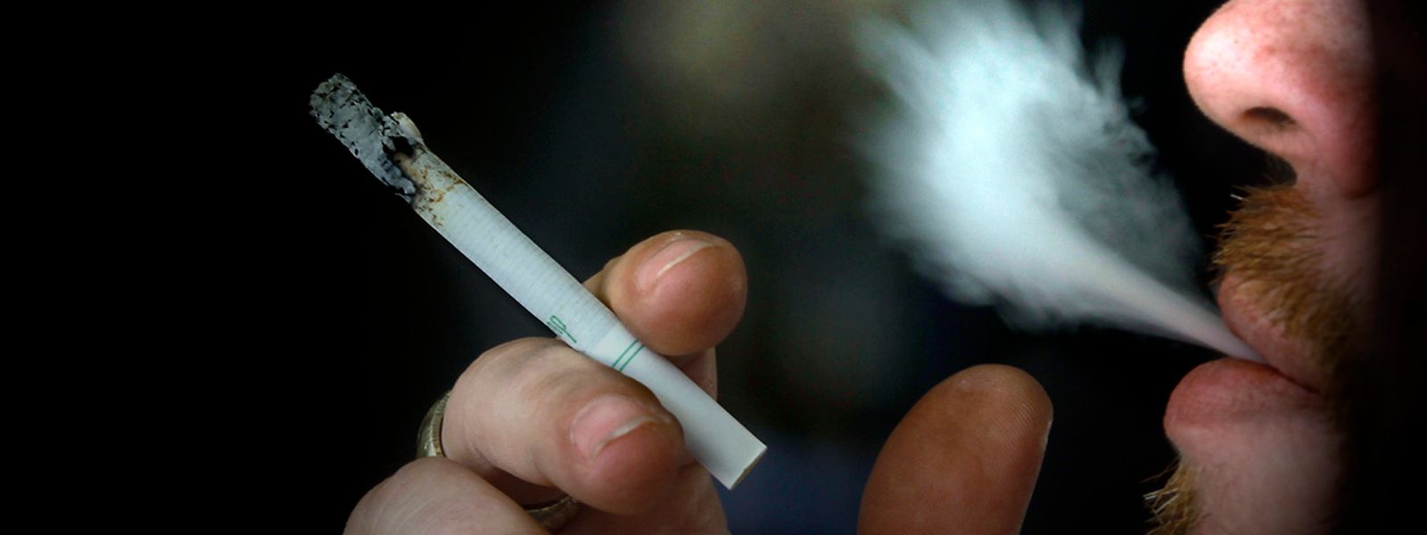 Nos últimos anos, o número de fumadores tem diminuído