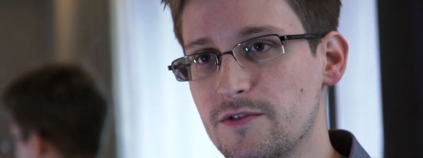 Эдвард сноуден в россии. Эдвард сноуден в москве фото. Эдвард сноуден цру. Беглый сотрудник цру и анб. Сколько сноуден проработал в цру.