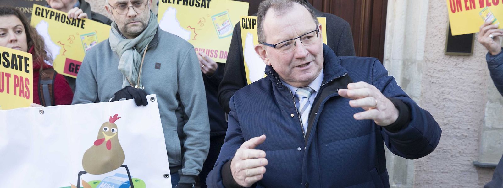 Geschlossen gegen Glyphosat: Landwirtschaftsminister Fernand Etgen mit Vertretern von "Meng Landwirtschaft". 