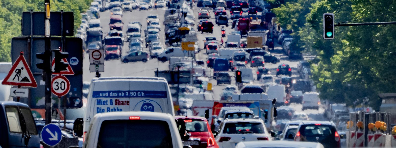 Der Straßenverkehr bleibt eine der Hauptquellen für Schadstoffbelastungen in der Luft.
