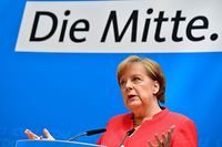 Les partisans du bloc conservateur de la chancelière Angela Merkel sont prêts le 18 juin 2018 à donner au leader allemand un ultimatum pour durcir les règles d'asile ou risquer de plonger le pays dans une crise politique.