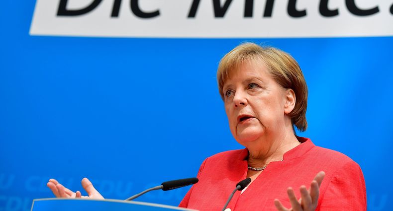 Les partisans du bloc conservateur de la chancelière Angela Merkel sont prêts le 18 juin 2018 à donner au leader allemand un ultimatum pour durcir les règles d'asile ou risquer de plonger le pays dans une crise politique.