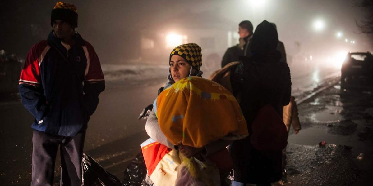 Trotz des winterlichen Wetters kommen Flüchtlinge über das Meer nach Europa.