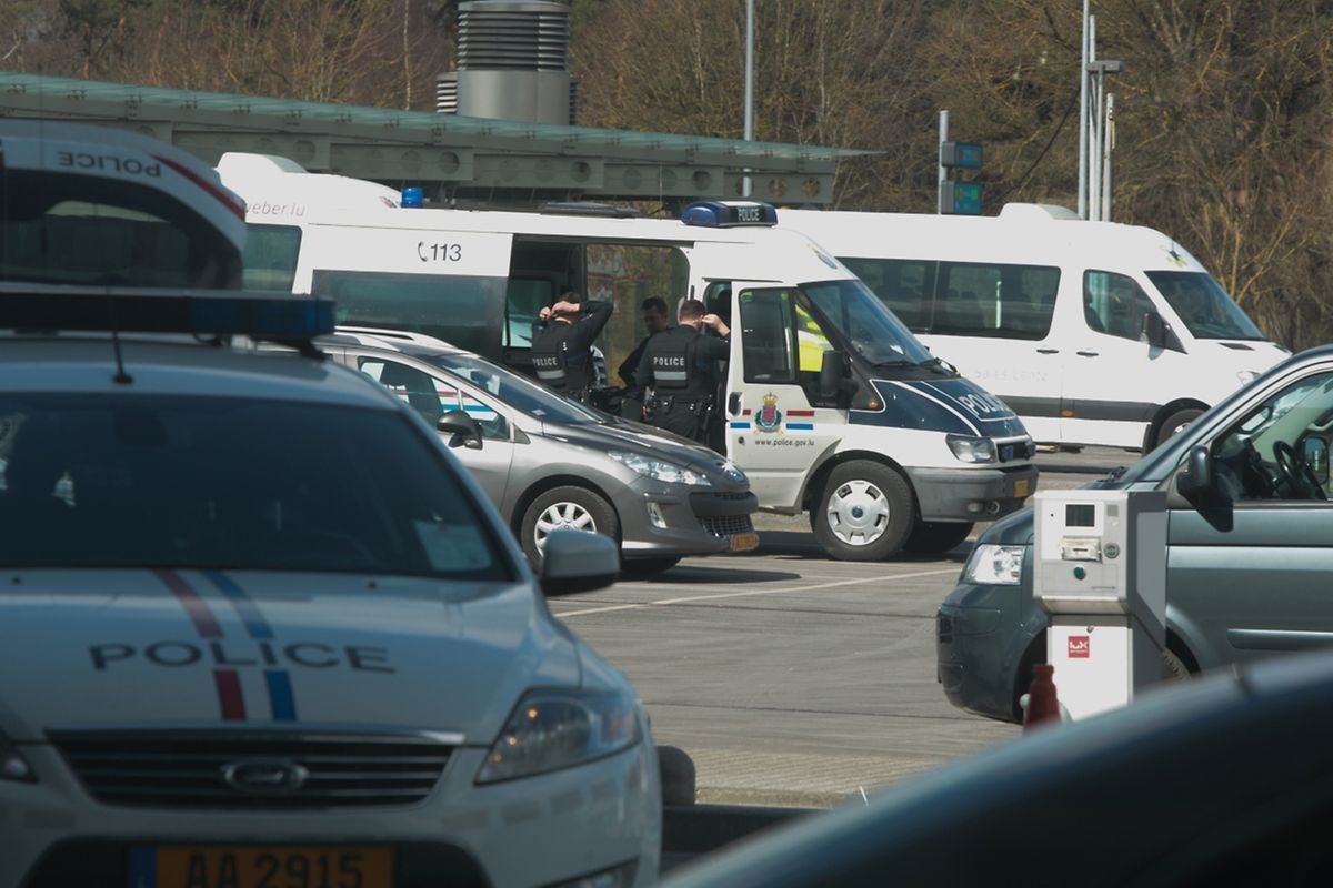 Verstärkte Kontrollen und Wachposten am Flughafen Findel und am Hauptbahnhof Luxemburg.