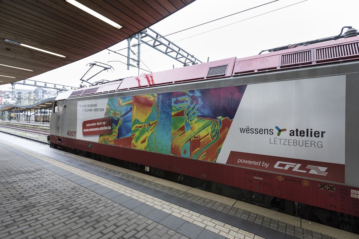 Das Banner des "Wëssensatelier Lëtzebuerg" ziert von nun an zwei Lokomotiven der CFL. 