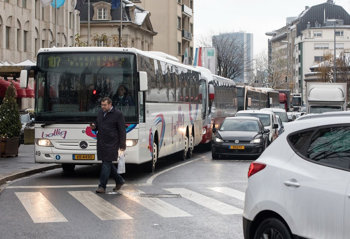 Le tram devrait aider à mettre fin au chaos quotidien des bus dans le centre-ville.
