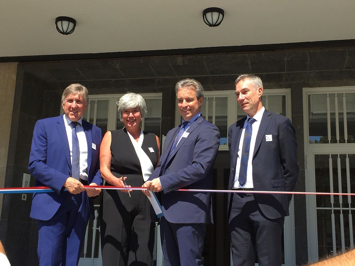 Karin Pundel, directrice de l'INL, a inauguré d'un coup de ciseaux le nouvel établissement, ce vendredi 29 juin, en compagnie du ministre du Développement durable et des Infrastructures François Bausch. 