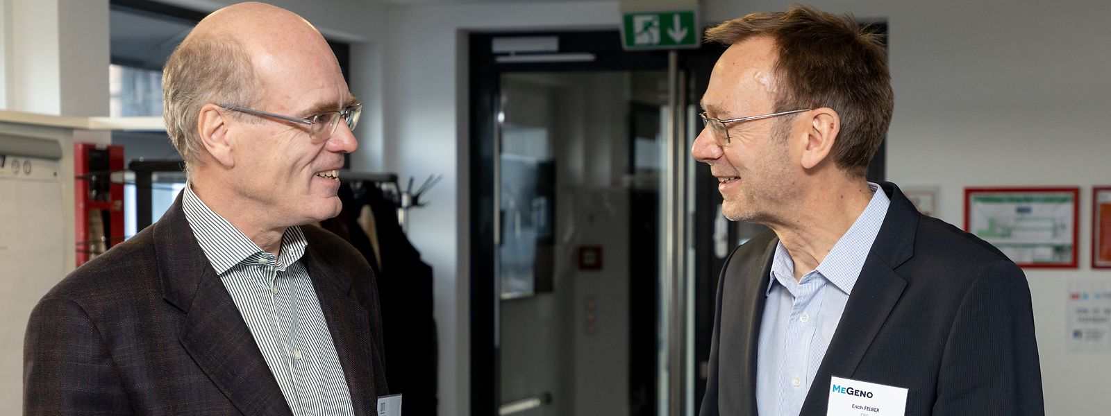 Haben ihre zukünftige Zusammenarbeit bei der Bereitstellung von Genomdatendiensten besiegelt: der Leiter des SnT, Björn Ottersten (l.), und Erich Felber, Geschäftsführer von Megeno. 
