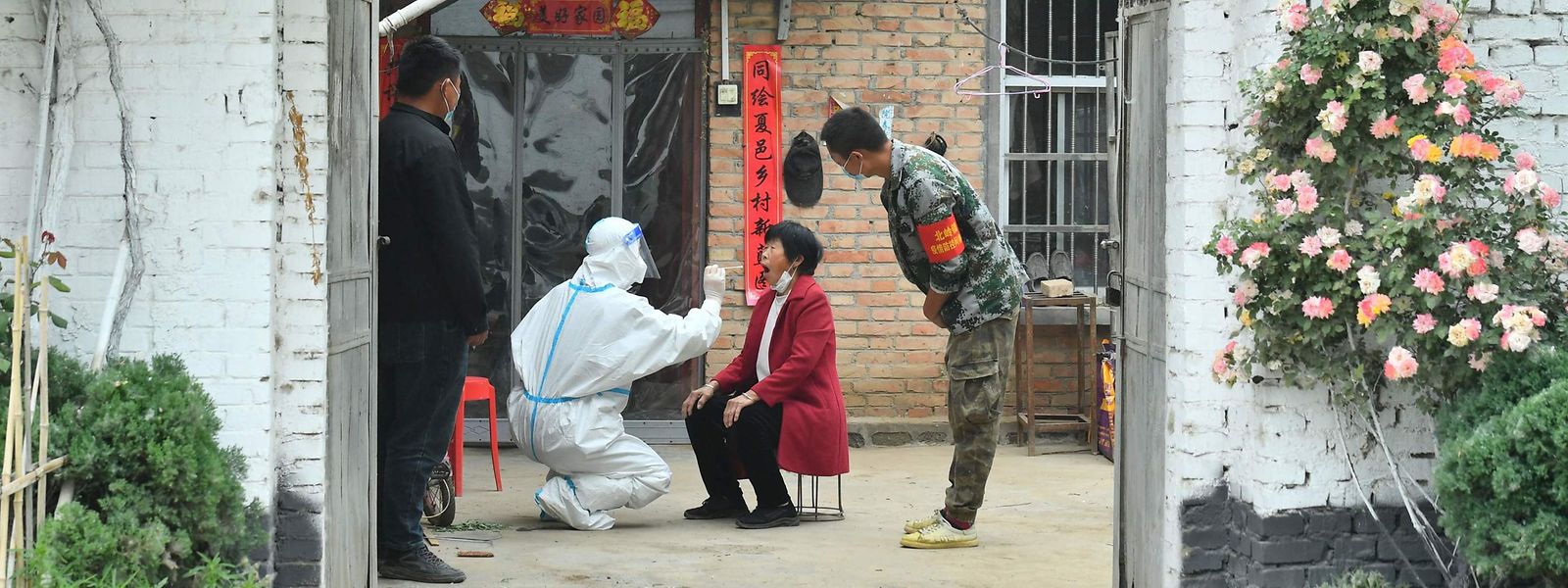 A China tem mantido uma abordagem de testagem massiva aos seus residentes para travar o vírus