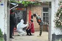 A China tem mantido uma abordagem de testagem massiva aos seus residentes para travar o vírus