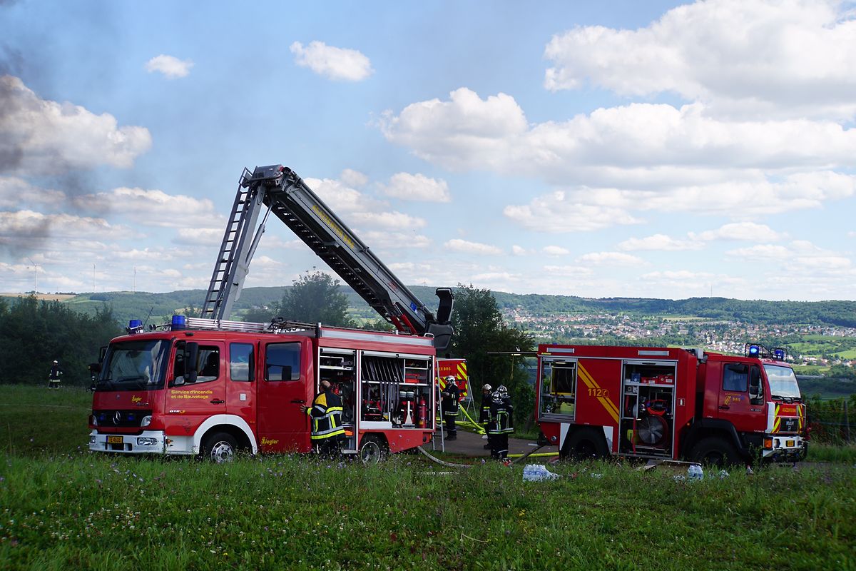 Trotz eines raschen Einsatzes konnten Feuerwehrkräfte nicht verhindern, dass das Gebäude völlig zerstört wurde.