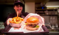 Dans ses magasins revisités depuis 2016, l'accent est mis sur le produit de qualité. A la gare, le "coin" snack a réalisé 75% du chiffre d'affaires