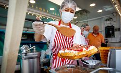 wort.online.fr. Jean la Gaufre hat sein Verkaufsstand in Leudelingen aufgestellt.Foto: Gerry Huberty/Luxemburger Wort