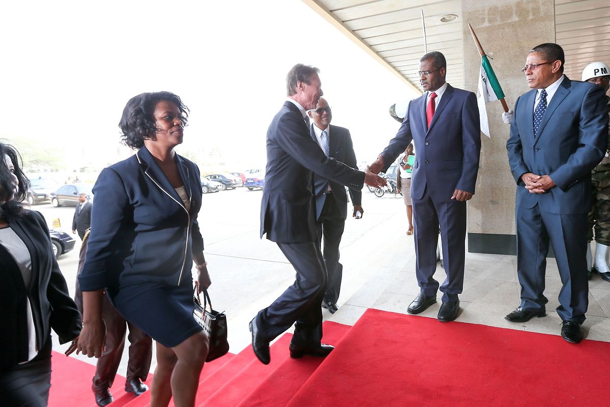 Le chef d’État luxembourgeois a été accueilli par le président de l’Assemblée nationale, Basílio Mosso Ramos.