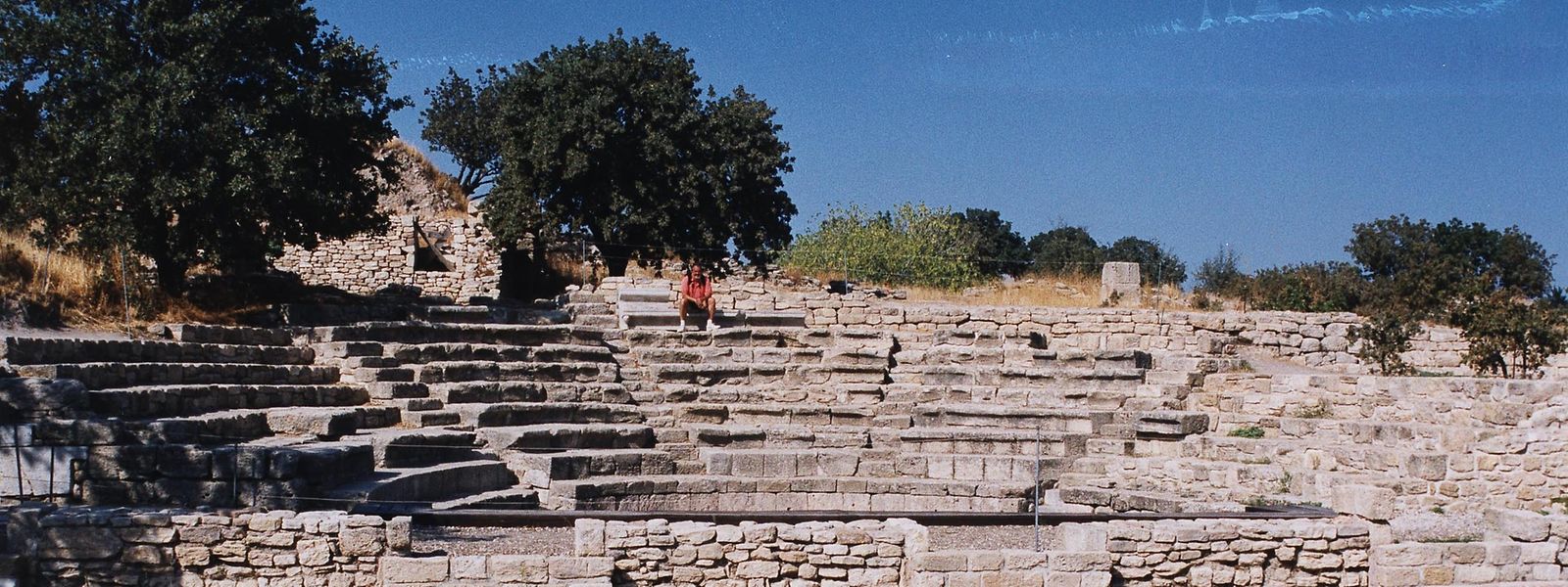 Die Siedlungsspuren in Troja gehen bis ins Jahr 2 000 vor Christus zurück. 