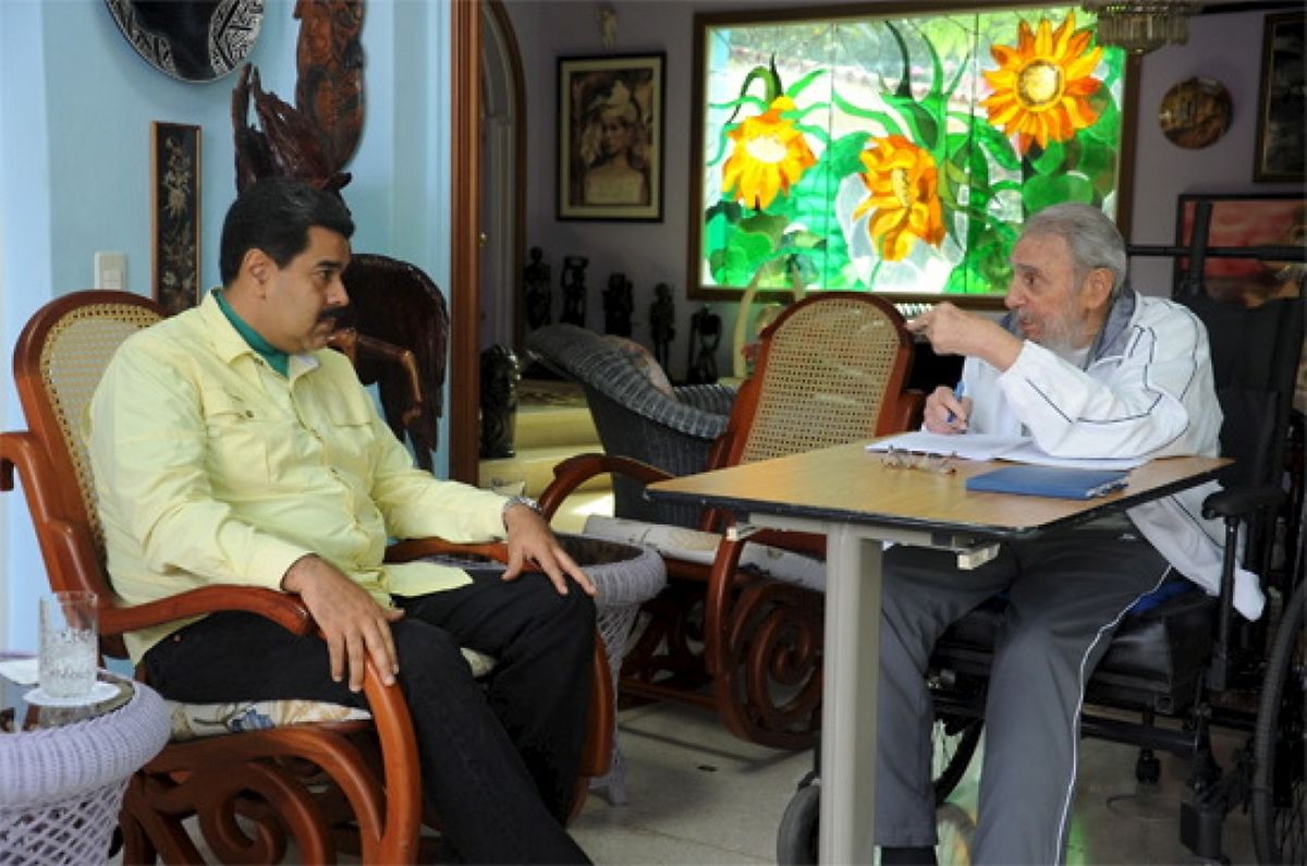 Fidel Castro (r.)  im Gespräch mit Venezuelas sozialistischem Präsidenten Nicolás Maduro.