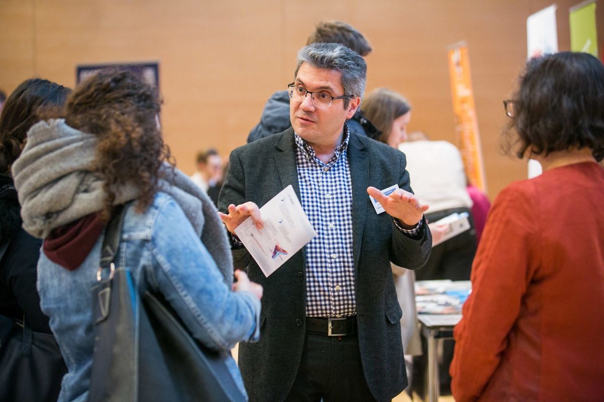 Antoine Tabbone fait la promotion de son UFR et du parcours MIAGE qui assure un CDI à ses étudiants avant même la fin de leur formation