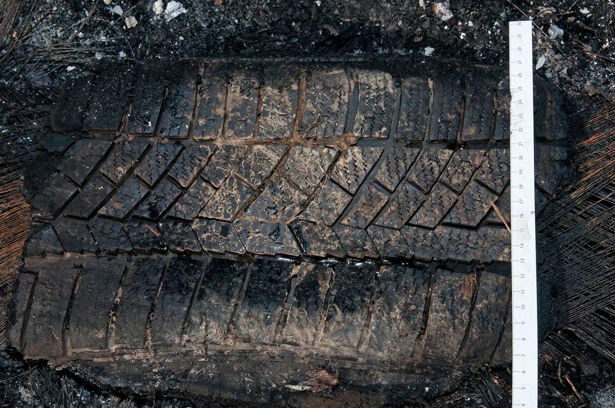 In Roussy-le-Village hatte die französische Gendarmerie am Montagabend das ausgebrannte Auto und die Leiche gefunden.