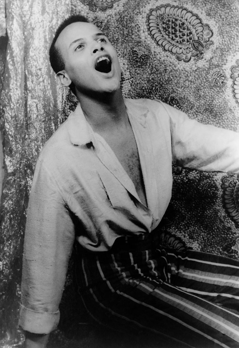 In klassischer Pose: Belafonte singt für den Fotografen Carl van Vechten, 1954.
