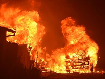Grandes incêndios na Califórnia obrigam à retirada de 8 mil pessoas