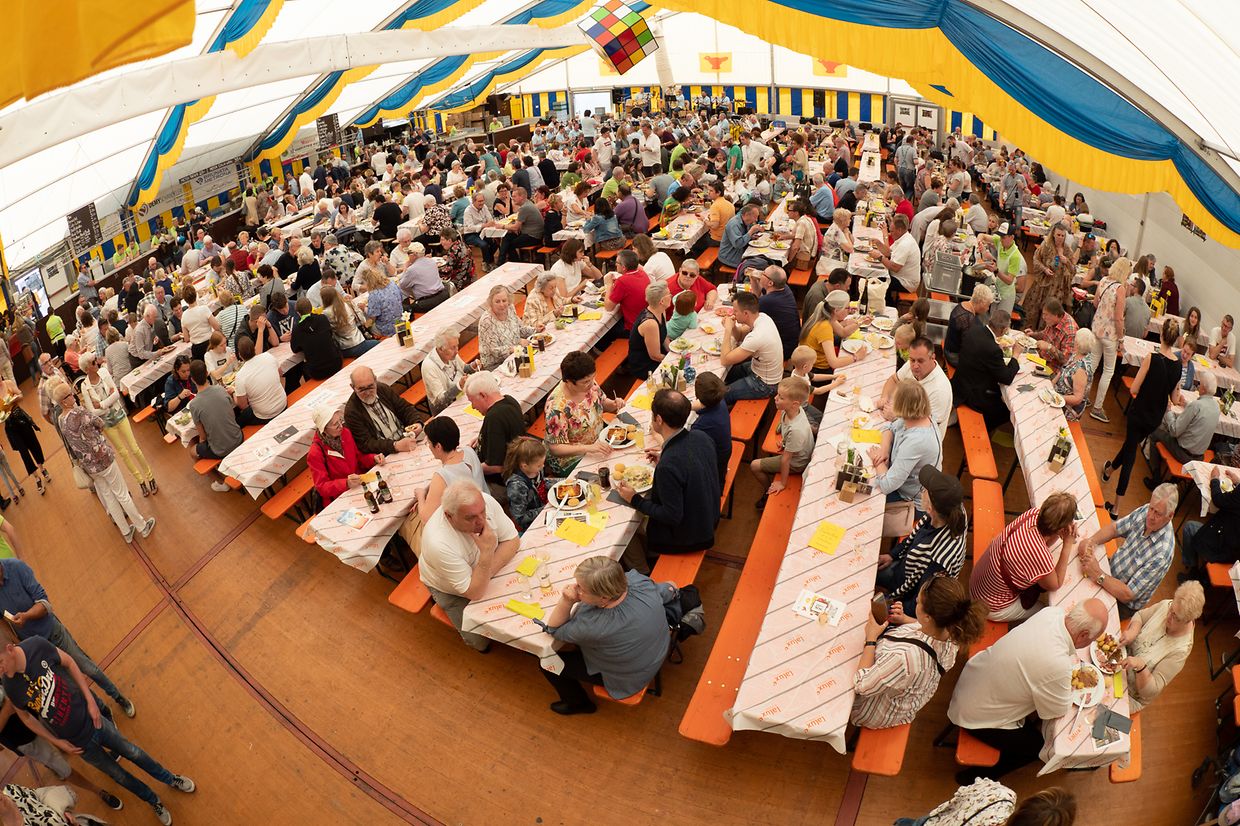 Zwischendurch stärkten sich die Besucher auch mal.