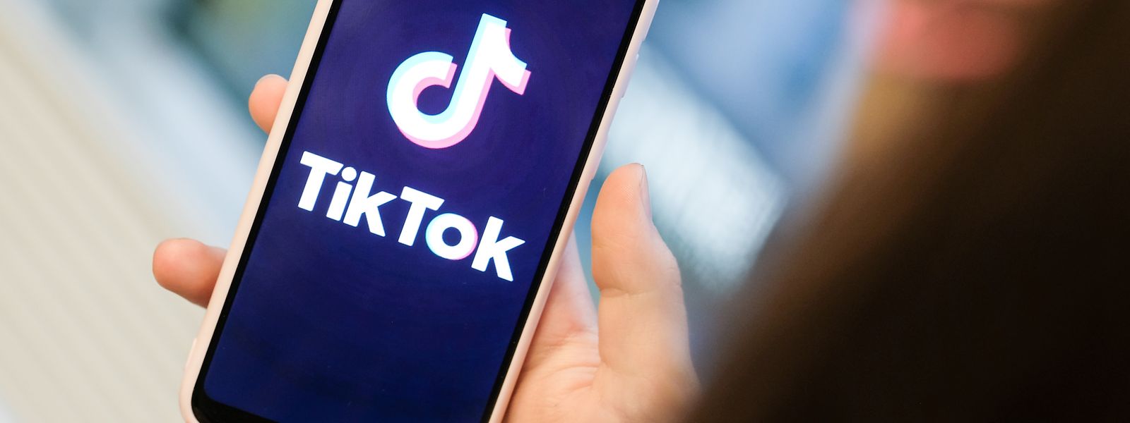 Mit TikTok können Nutzerinnen und Nutzer kurze Handyvideos zu Musik oder zu anderen Videos erstellen. 