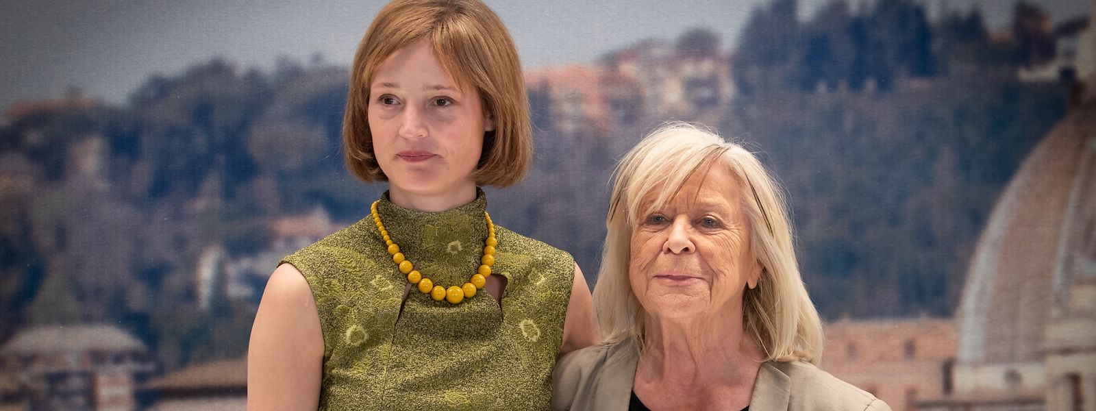 Damengespann auf den Spuren einer besonderen Frau: Vicky Krieps (l.) spielt in Margarethe von Trottas neuem Film „Bachmann & Frisch“ die Literatin Ingeborg Bachmann.