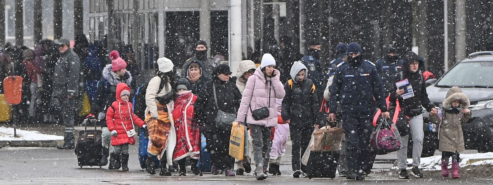 Os refugiados estão a dirigir-se sobretudo para os países mais próximos, como a Polónia, a Hungria, a Moldâvia e a Roménia.