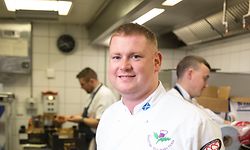 Lifestyle, Expogast, Schottische Köcke bei den Vorbereitungen in der Saint-Paul Kantine.  Scottish Culinary Team, Robie Penman, Koch, Gastronomie, Luxemburg, Gasperich, Foto: Guy Wolff