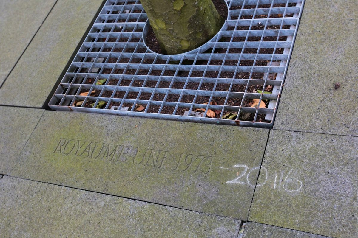 In Kreide hat ein Unbekannter 2016 auf den Boden geschrieben. 