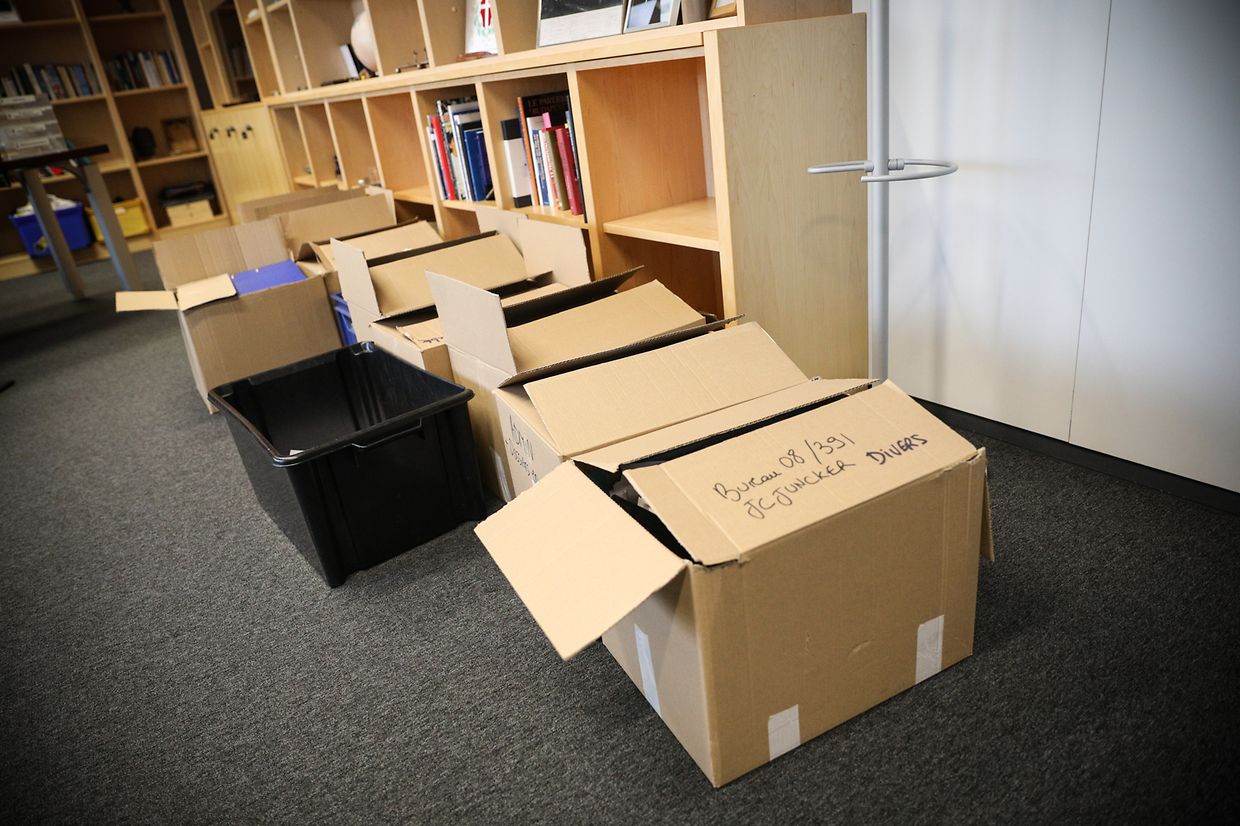 Umzugstimmung: Einige Kisten sind noch nicht eingepackt, andere noch nicht ausgepackt. 