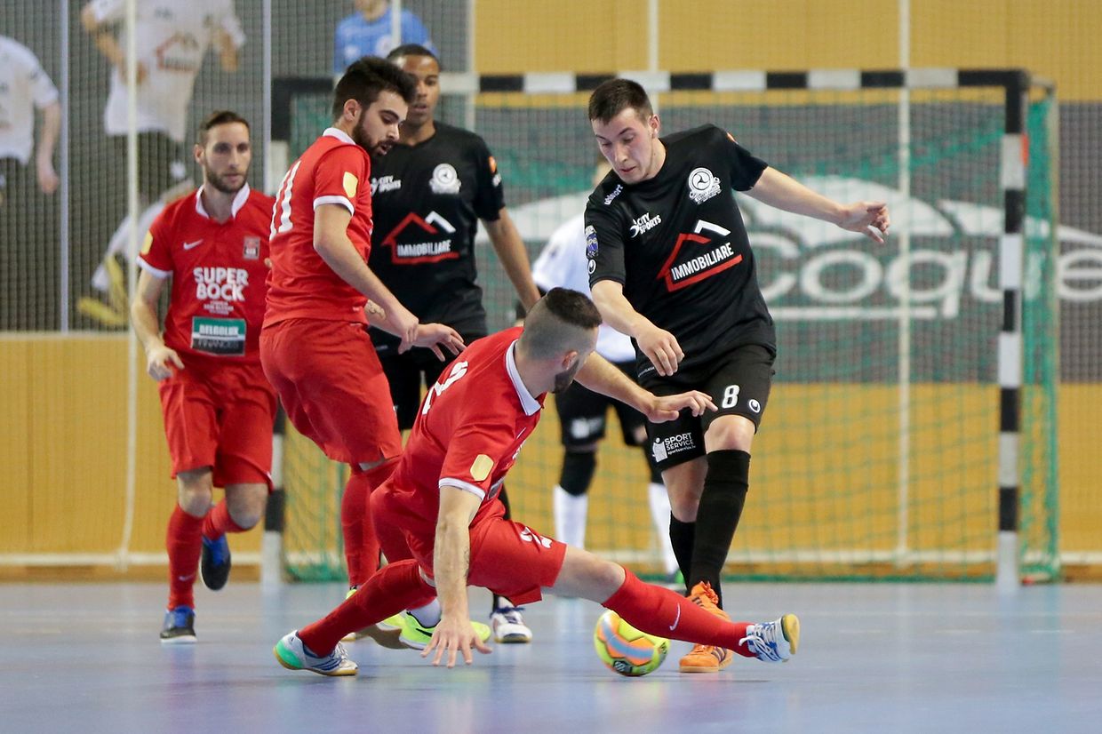 
Numa final electrizante, a ALSS/ FC Münsbach foi a mais feliz e conquistou a taça do Luxemburgo em futsal que na época passada lhe fugiu