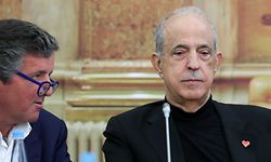 O empresário Joe Berardo (direita), ladeado pelo seu advogado André Luís Gomes.