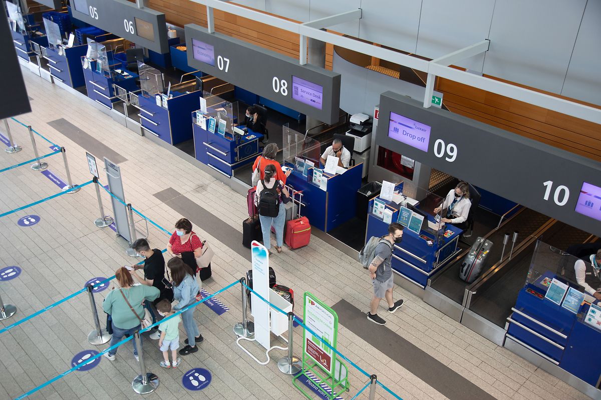 Fluggäste müssen sich vorher informieren, welche Einreisebestimmungen für ihr Reiseziel gelten.