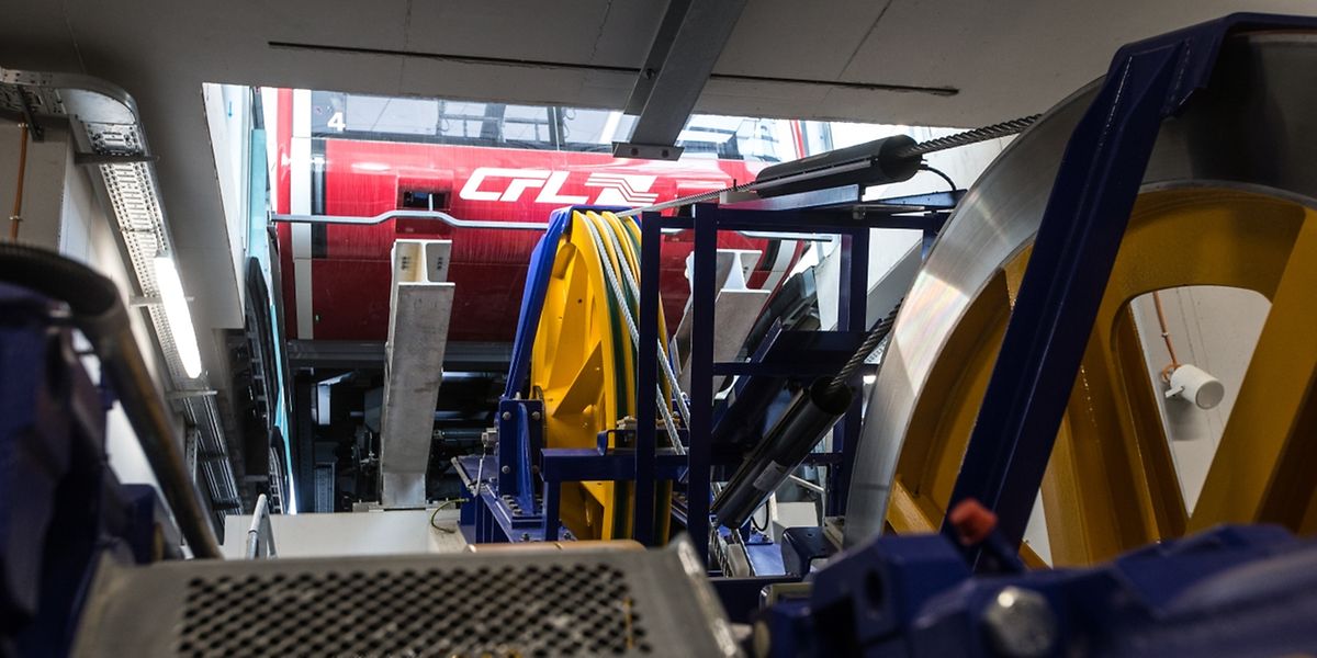 17 tonnes au-dessus de nos têtes dans le ventre de la gare du funiculaire