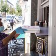 Wirtschaft, Restaurants, Cafés: wie ist die Lage? Klage, warum sie erst am 1. Juni öffnen dürfen, Take Away Restaurant Partigiano, Foto: Lex Kleren/Luxemburger Wort
